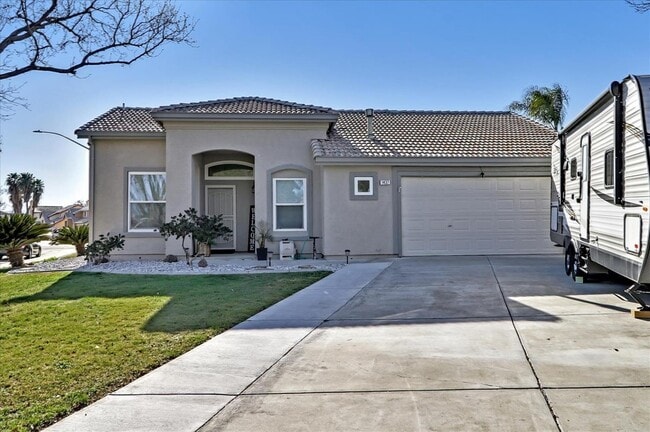 property at 1437 Promenade Cir