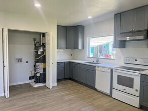 2403 NE 27th St in Renton, WA - Building Photo - Building Photo