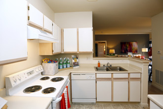 Center Point Apartments in Indianapolis, IN - Building Photo - Interior Photo