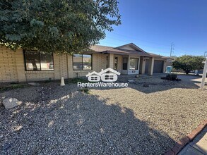 1011 E Renee Dr in Phoenix, AZ - Foto de edificio - Building Photo