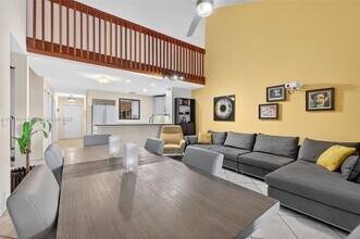 616 Woodgate Ln in Sunrise, FL - Building Photo - Building Photo