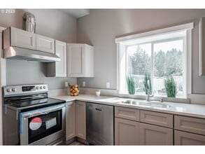 1083 54th Ave in Sweet Home, OR - Building Photo - Building Photo
