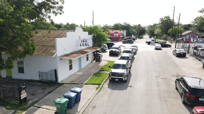 1407 Leal St in San Antonio, TX - Building Photo - Building Photo