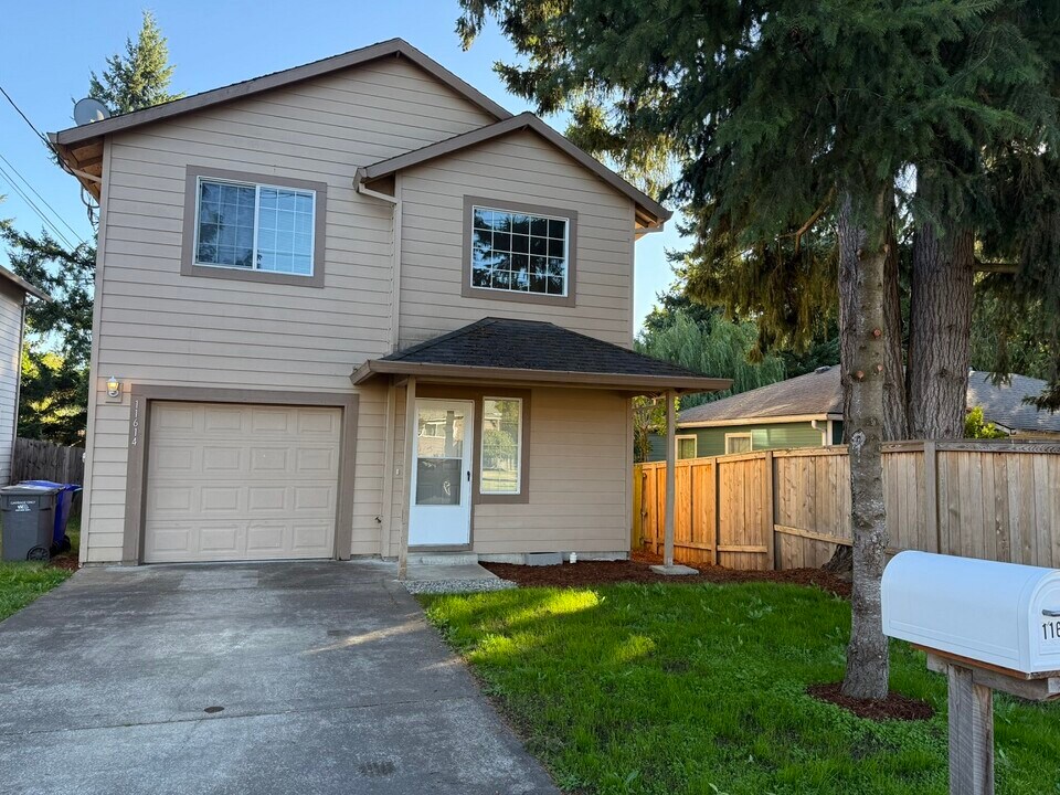 11614 SE Main St in Portland, OR - Building Photo