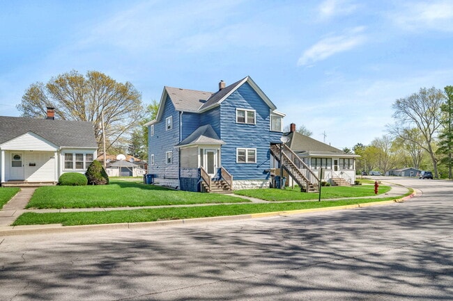 property at 850 E Washington St
