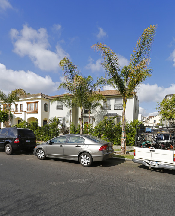 843 S Mariposa Ave in Los Angeles, CA - Building Photo