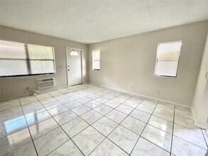 247 SW 7th St in Dania Beach, FL - Building Photo - Building Photo
