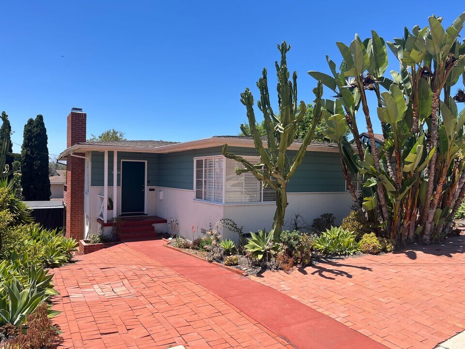 3306 Hawk St in San Diego, CA - Building Photo