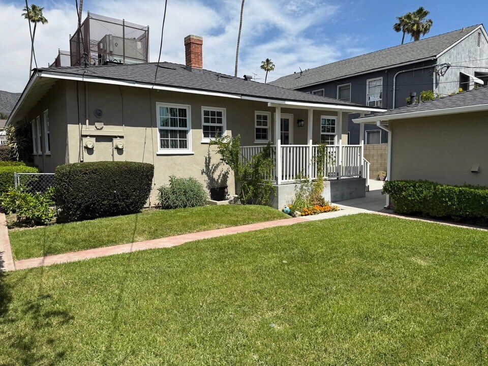 1006 W Glenoaks Blvd-Unit -1006 in Glendale, CA - Building Photo