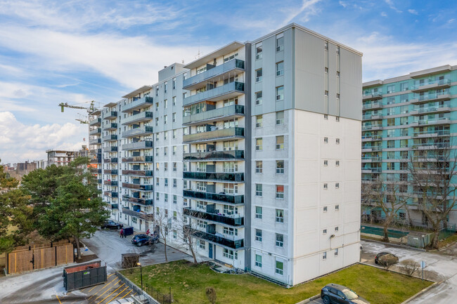 Embassy Apartment in Mississauga, ON - Building Photo - Building Photo