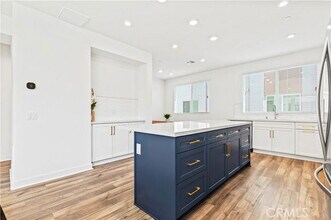 609 S Lyon St in Santa Ana, CA - Building Photo - Building Photo