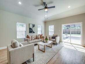 929 S Marlborough Ave in Dallas, TX - Building Photo - Building Photo