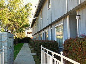 1460 W Swift Ave in Fresno, CA - Building Photo