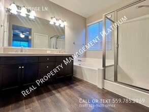 4074 Heritage Ln in Clovis, CA - Building Photo - Building Photo