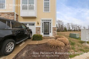 201 Monroe Point Dr in Colonial Beach, VA - Building Photo