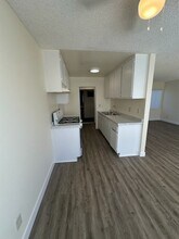 6310 Hazeltine Ave, Unit 208 in Van Nuys, CA - Building Photo - Building Photo