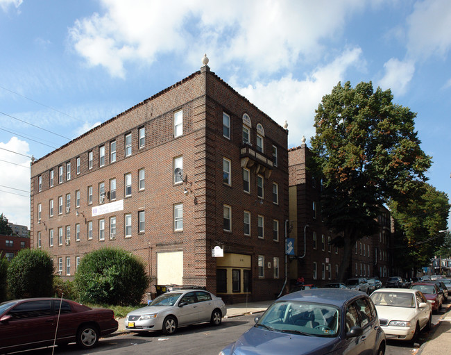 King's Manor Apartments in Philadelphia, PA - Building Photo - Building Photo