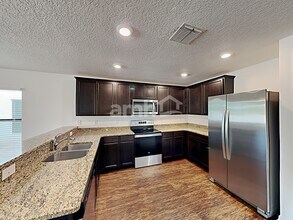 816 Chatham Walk Dr in Ruskin, FL - Building Photo - Building Photo