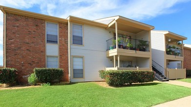 Trinity Park Apartments in Irving, TX - Building Photo - Building Photo