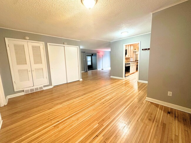 1073 Ivy Rd in Memphis, TN - Building Photo - Building Photo