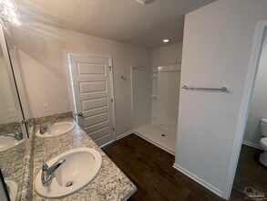 10541 Queens Gate Cir in Pensacola, FL - Building Photo - Building Photo