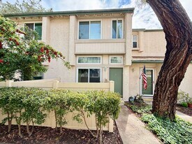 8763 Gilman Dr in San Diego, CA - Building Photo