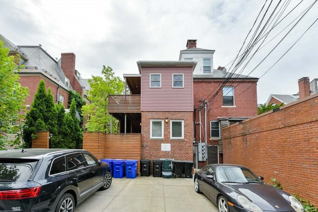 1756 Beacon St, Unit 1 in Brookline, MA - Building Photo