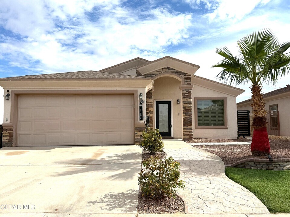 14204 Russ Leach Ave in El Paso, TX - Building Photo