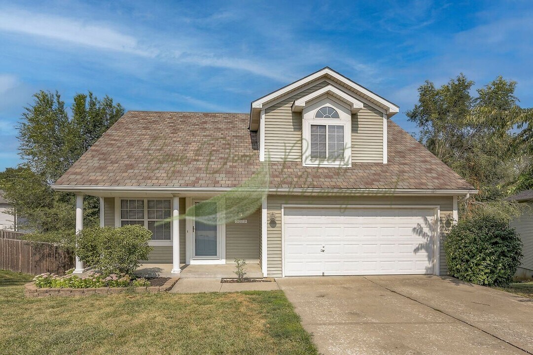 5029 NW Nantucket Dr in Blue Springs, MO - Building Photo