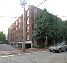 Putnam Manor in Cambridge, MA - Building Photo