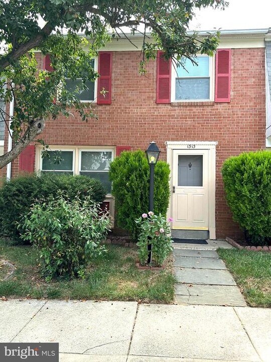 1313 Potomac Heights Dr in Fort Washington, MD - Building Photo