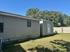 521 W Locust St in Tecumseh, OK - Building Photo - Building Photo
