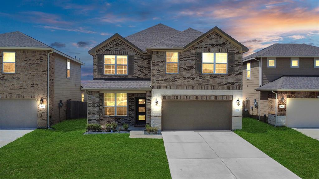 931 Barstow Dr in Arcola, TX - Building Photo