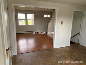 17 Yale St in Bangor, ME - Foto de edificio - Building Photo