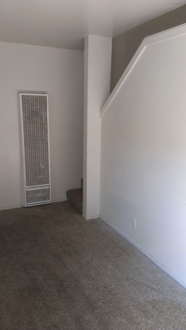1030 N San Joaquin St in Stockton, CA - Foto de edificio - Building Photo