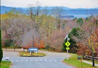 58 Overlook Dr in South Burlington, VT - Foto de edificio - Building Photo
