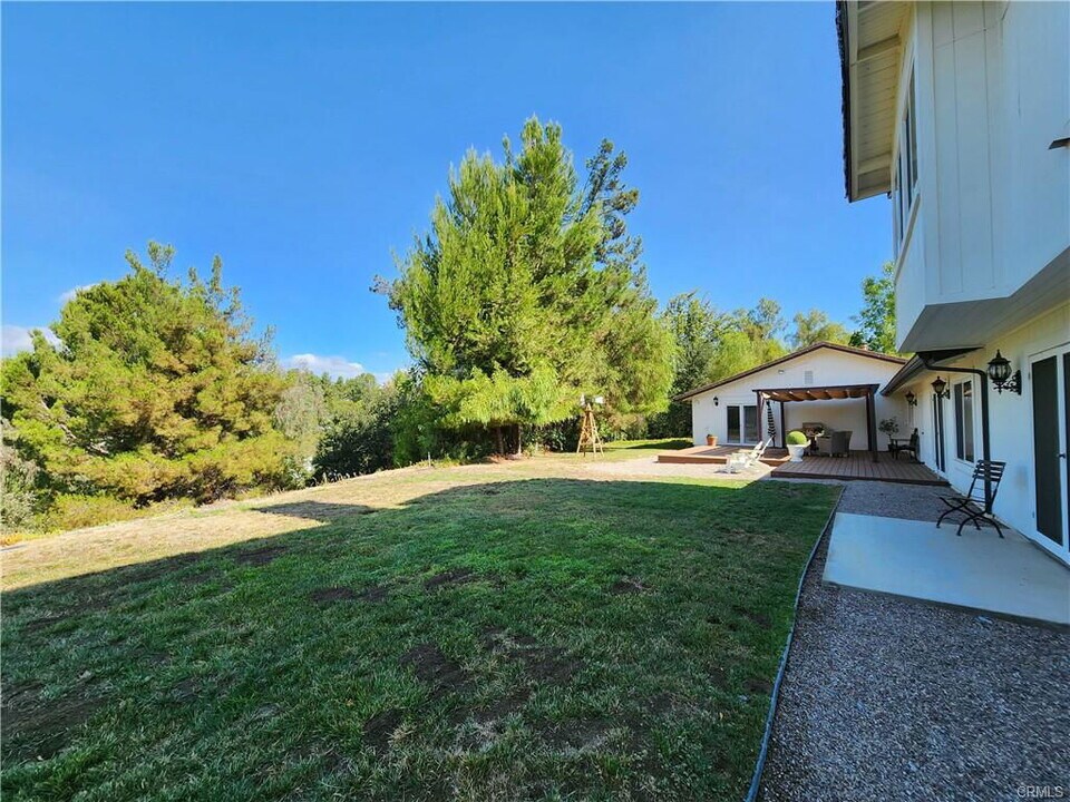 5845 Hilltop Rd in Hidden Hills, CA - Building Photo
