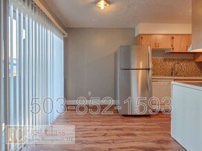 12345 SW Hall Blvd in Portland, OR - Building Photo - Building Photo