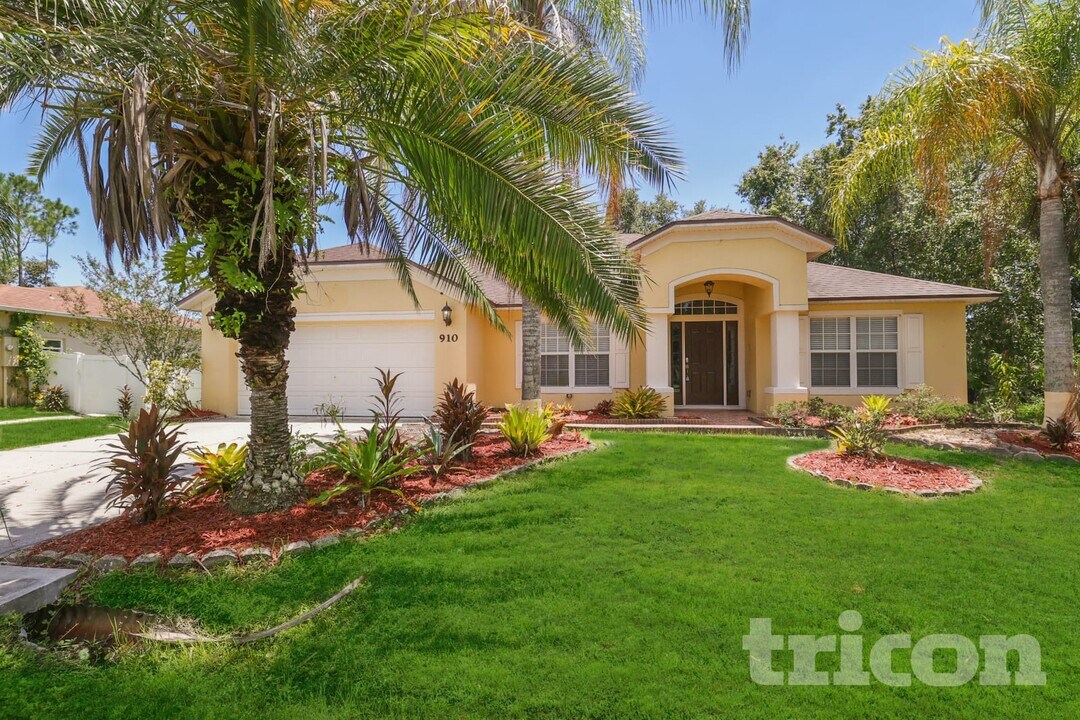 910 Albertville Ct in Kissimmee, FL - Foto de edificio