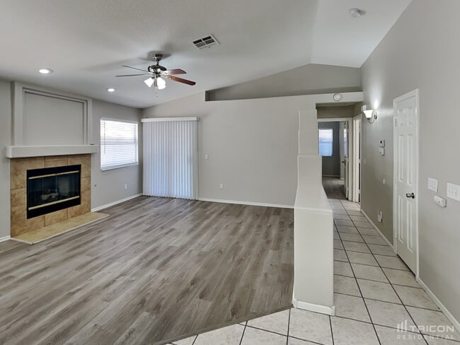 5565 E Cy Young Dr in Las Vegas, NV - Building Photo - Building Photo