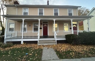 42 Vanderbilt Ave in Pleasantville, NY - Building Photo