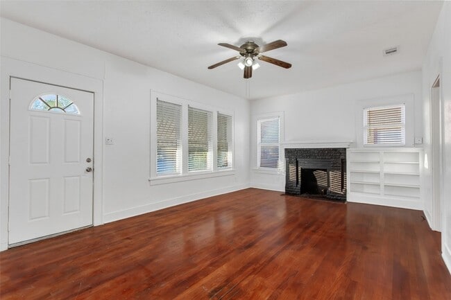 5708 Live Oak St in Dallas, TX - Foto de edificio - Building Photo