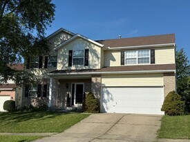 6015 Hidden Oaks Ct, Unit 1101 in Maineville, OH - Building Photo