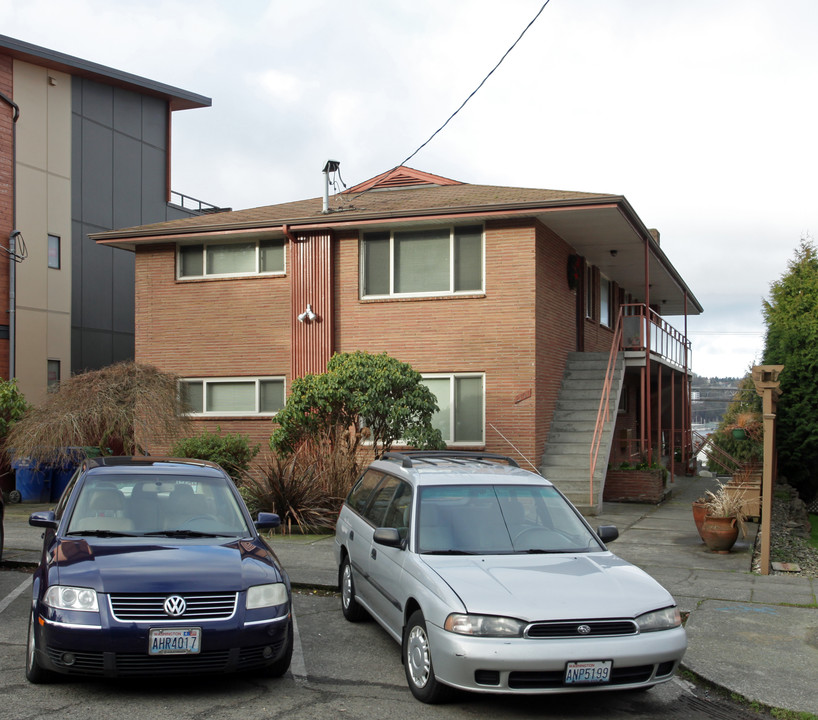 June Court Apartments in Seattle, WA - Building Photo