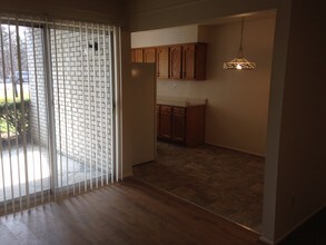 33300 Freedom Rd, Unit 12 country apartments in Farmington, MI - Building Photo - Building Photo