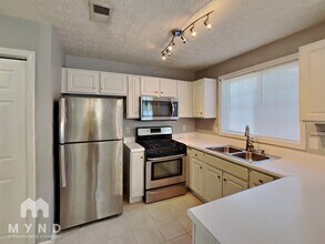 664 Bedford Ct in Woodstock, GA - Building Photo - Building Photo