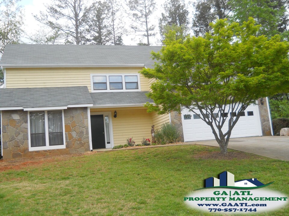 1309 Realm Ln in Lawrenceville, GA - Building Photo