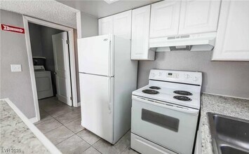 1912 Lirio Way in Las Vegas, NV - Building Photo - Building Photo