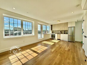 128 Montrose Ave, Unit 501 in Brooklyn, NY - Building Photo - Building Photo