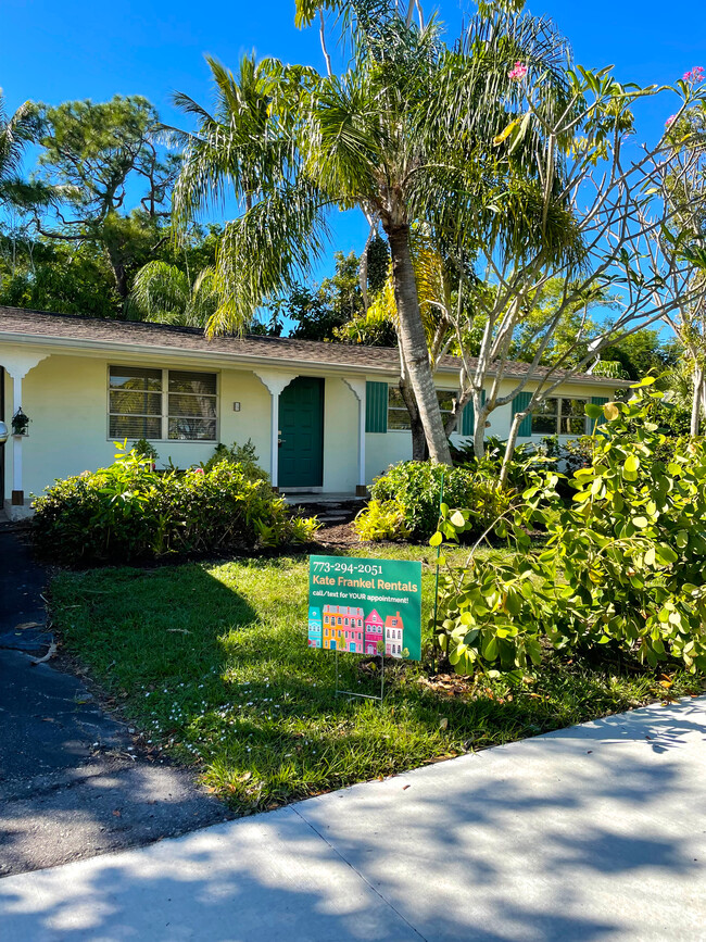 465 8th St N in Naples, FL - Foto de edificio - Building Photo